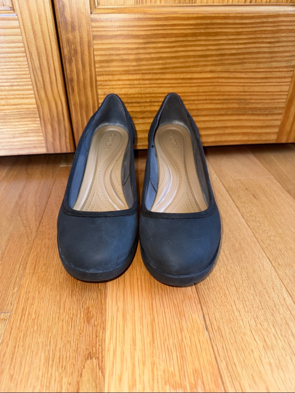 Crocs Women’s 7 black wedges